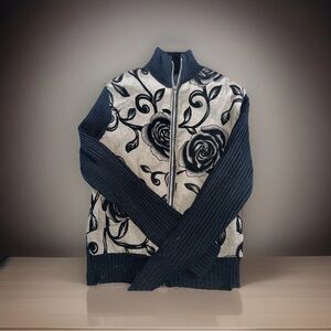 Women’s Black and Gray Floral Sweater Large Tan Black. Roses.